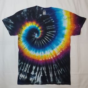 New medium tie dye shirt
